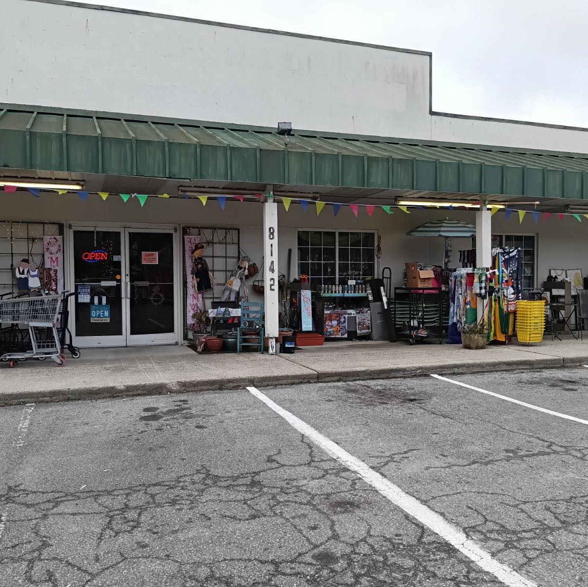 Storefront of Trendy Treasures Vendor Mall in Ayden, North Carolina.